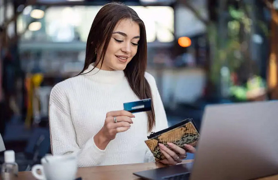 Understanding the Credit Card Crisis: Impact on Millennials and Gen Zers