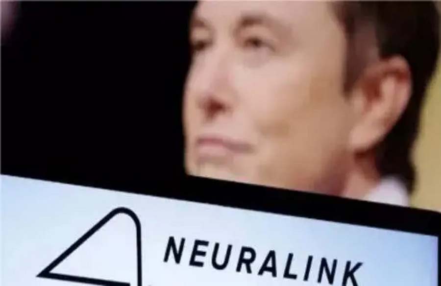 Elon Musk Showcases First Person Playing Video Games with Neuralink Brain Chip