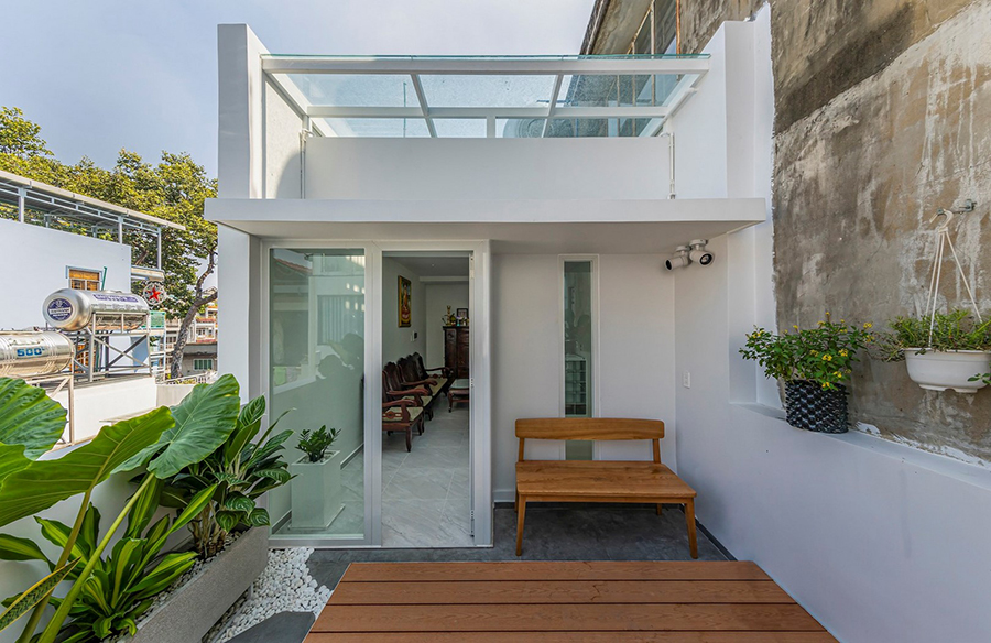 Unveiling Nature Curtain House: A Sanctuary in the Urban Hustle